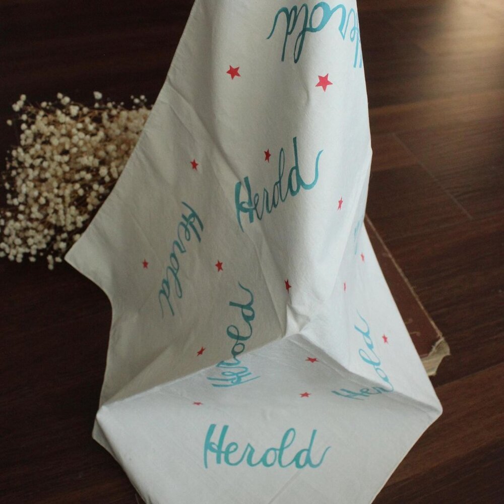 Vintage 1950s Men's Handkerchief, Herold White Cotton with Blue, Red Stars Colle - Picture 10 of 10